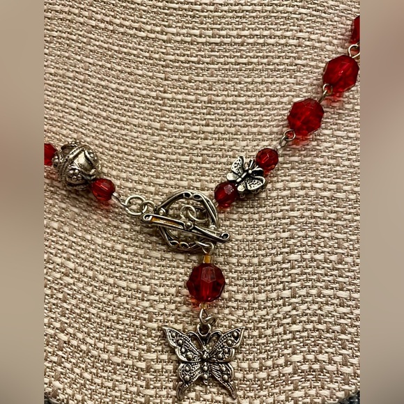 Pretty Fashion Red Beaded with Butterflies. Vine toggle drop clasp in front 20” - Picture 3 of 5
